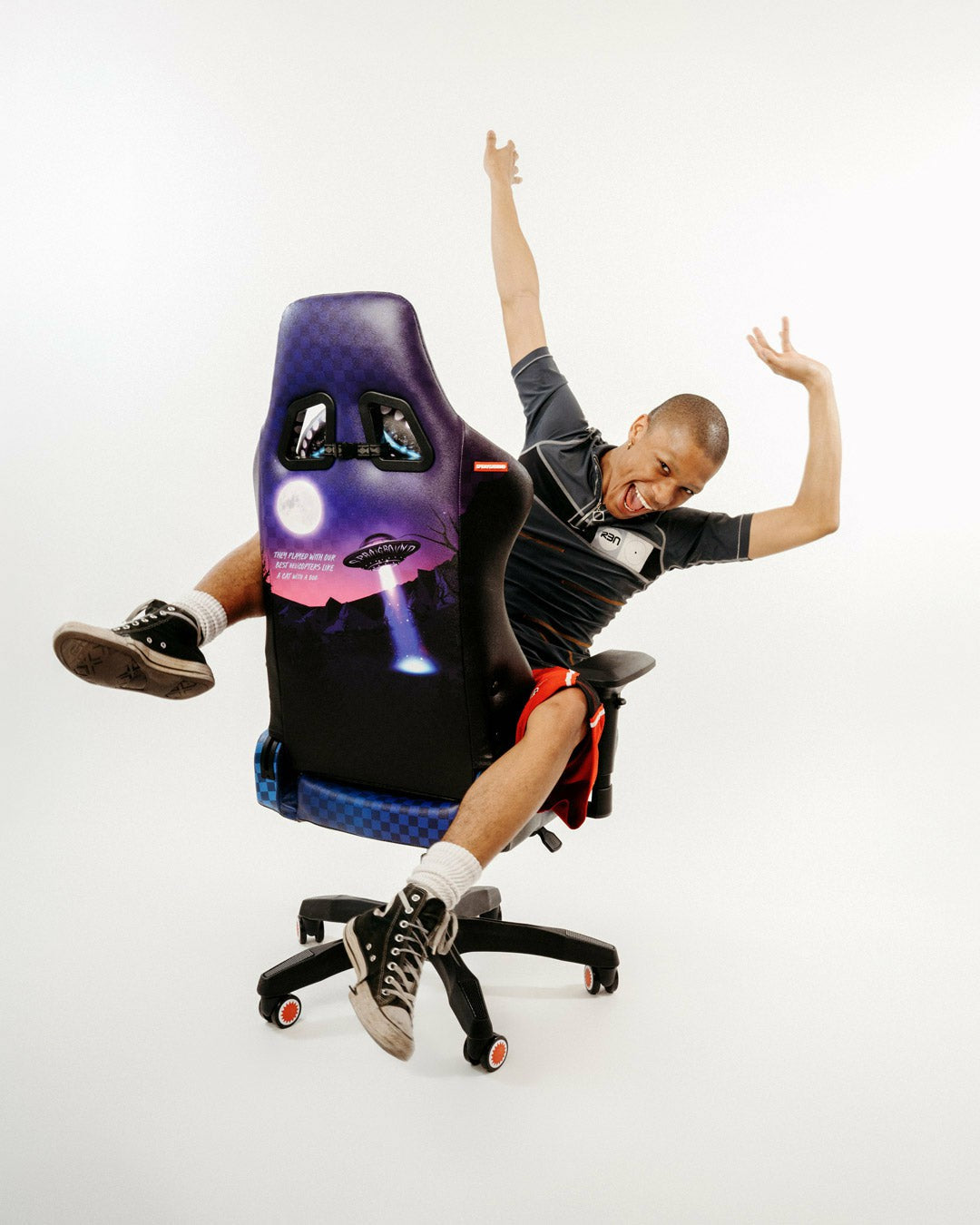 LATE ONE NIGHT GAMING CHAIR
