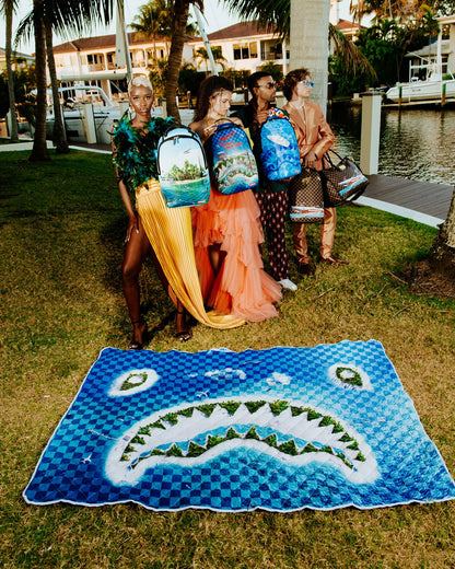 SHARK ISLAND PACKABLE BEACH MAT BLANKET WATER RESISTANT CONVERTIBLE TO