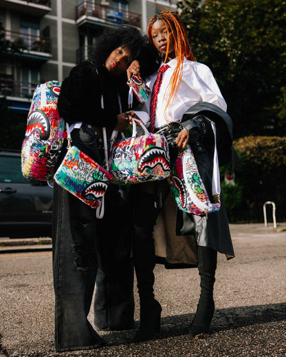 LE MONDE DES GRAFFITIS CROSSOVER CLUTCH