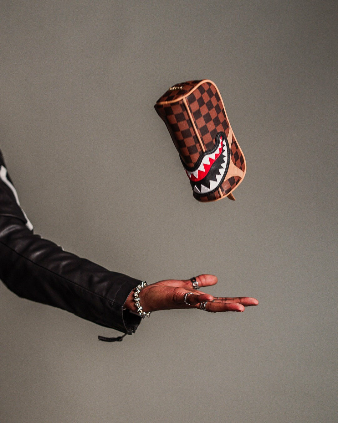 HENNYVILLE POUCH