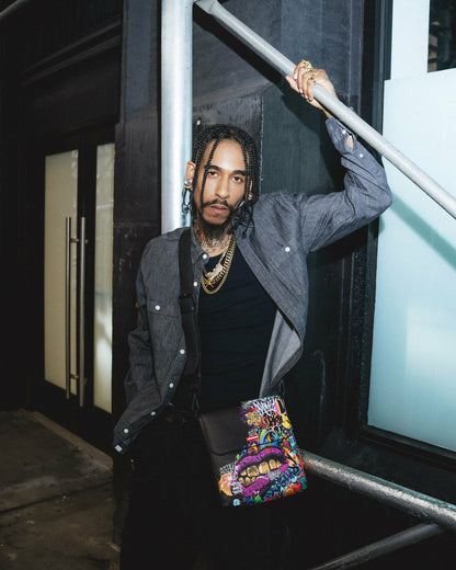 HALF GRAF LIPS MESSENGER BAG