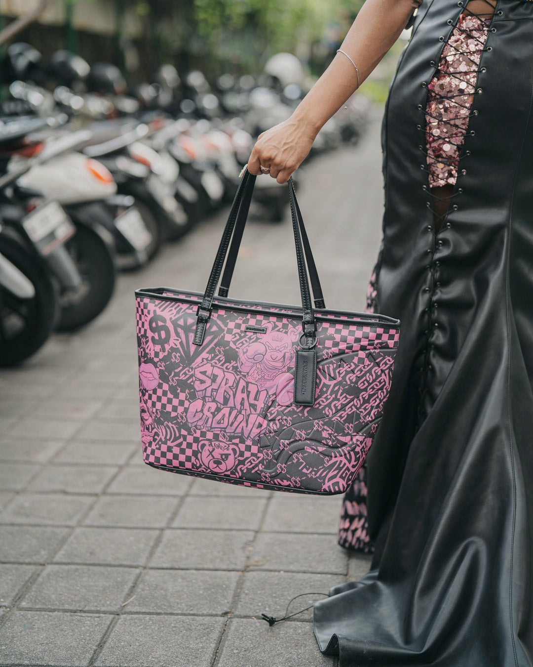 HOT PURSUIT TOTE