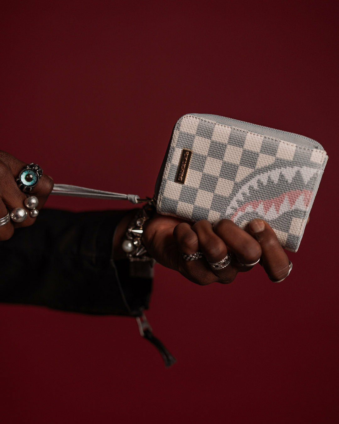 KNIT SHARKS IN PARIS IN CREAM WALLET