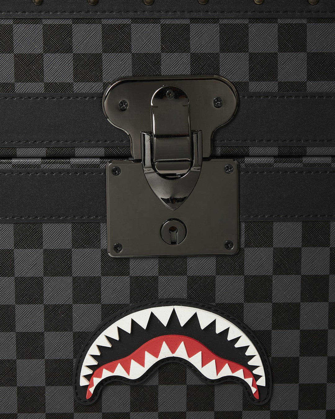 VANQUISH II WARDROBE TRUNK