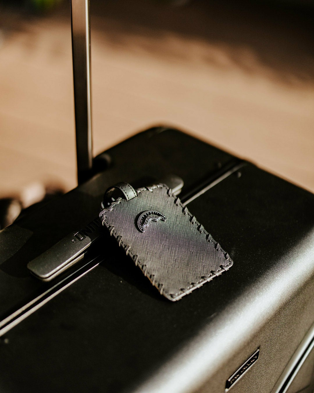 REALITY CHECK SHARKITECTURE FULL-SIZE JETBLACK LUGGAGE (GUNMETAL HARDW