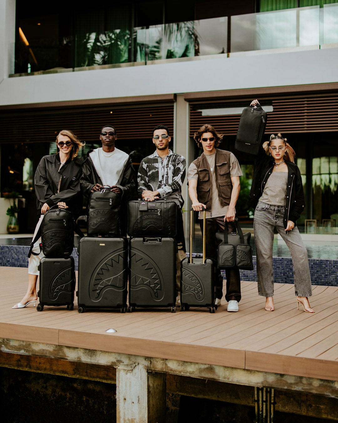 REALITY CHECK SHARKITECTURE FULL-SIZE JETBLACK LUGGAGE (GUNMETAL HARDW