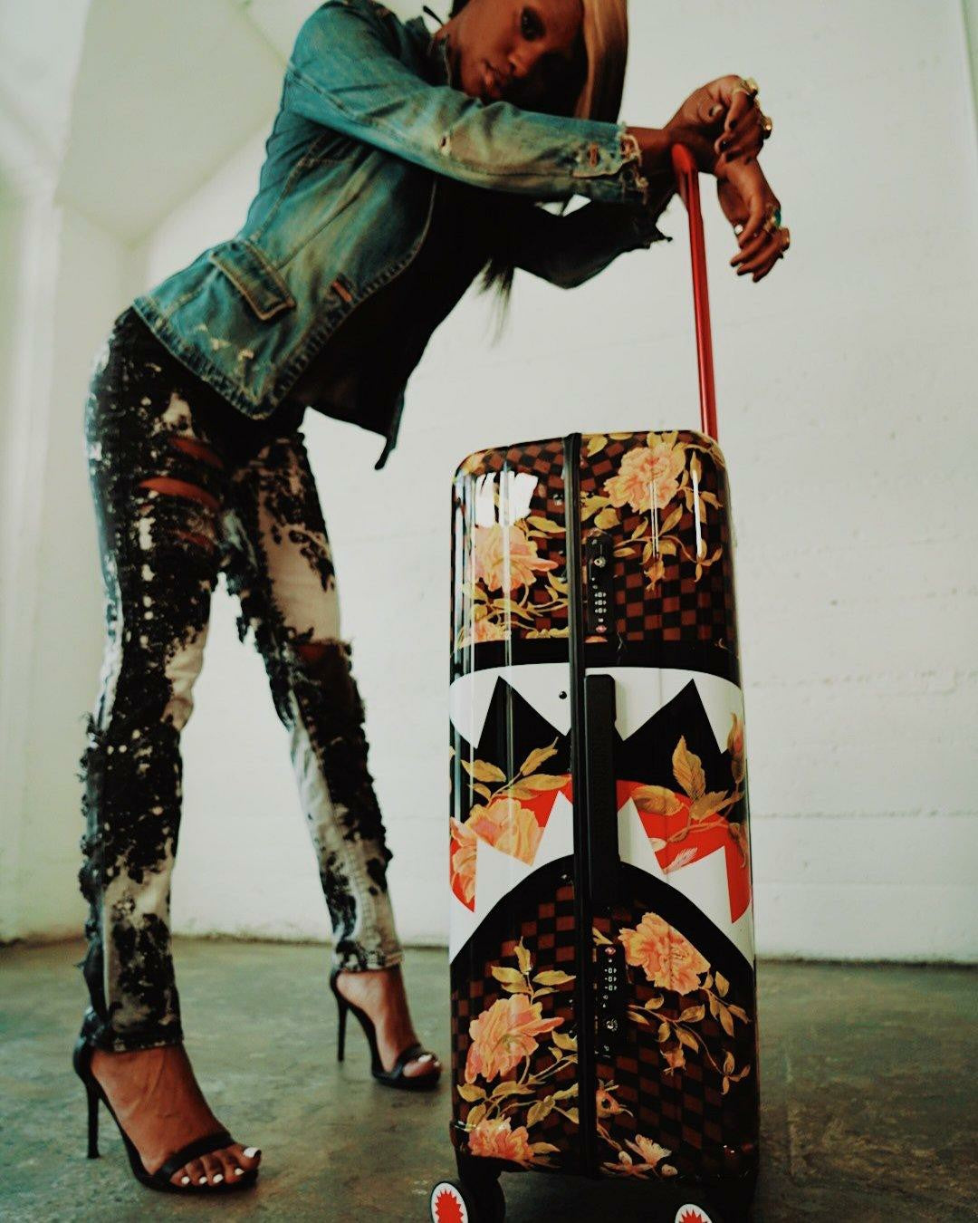 SHARKFLOWER 29.5” FULL-SIZE SHARKNAUTICS LUGGAGE