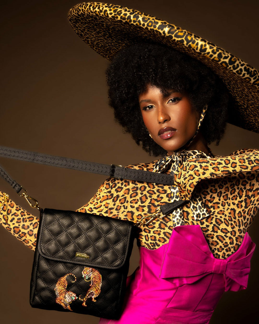 CATWALK CURRENCY MESSENGER SLING BAG