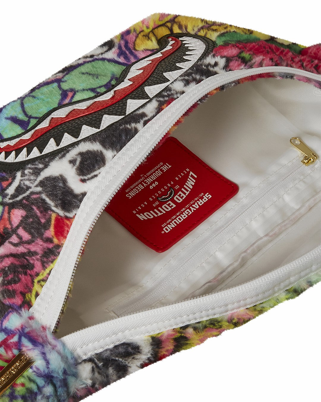 LE MONDE DES GRAFFITIS SAVVY CROSSBODY