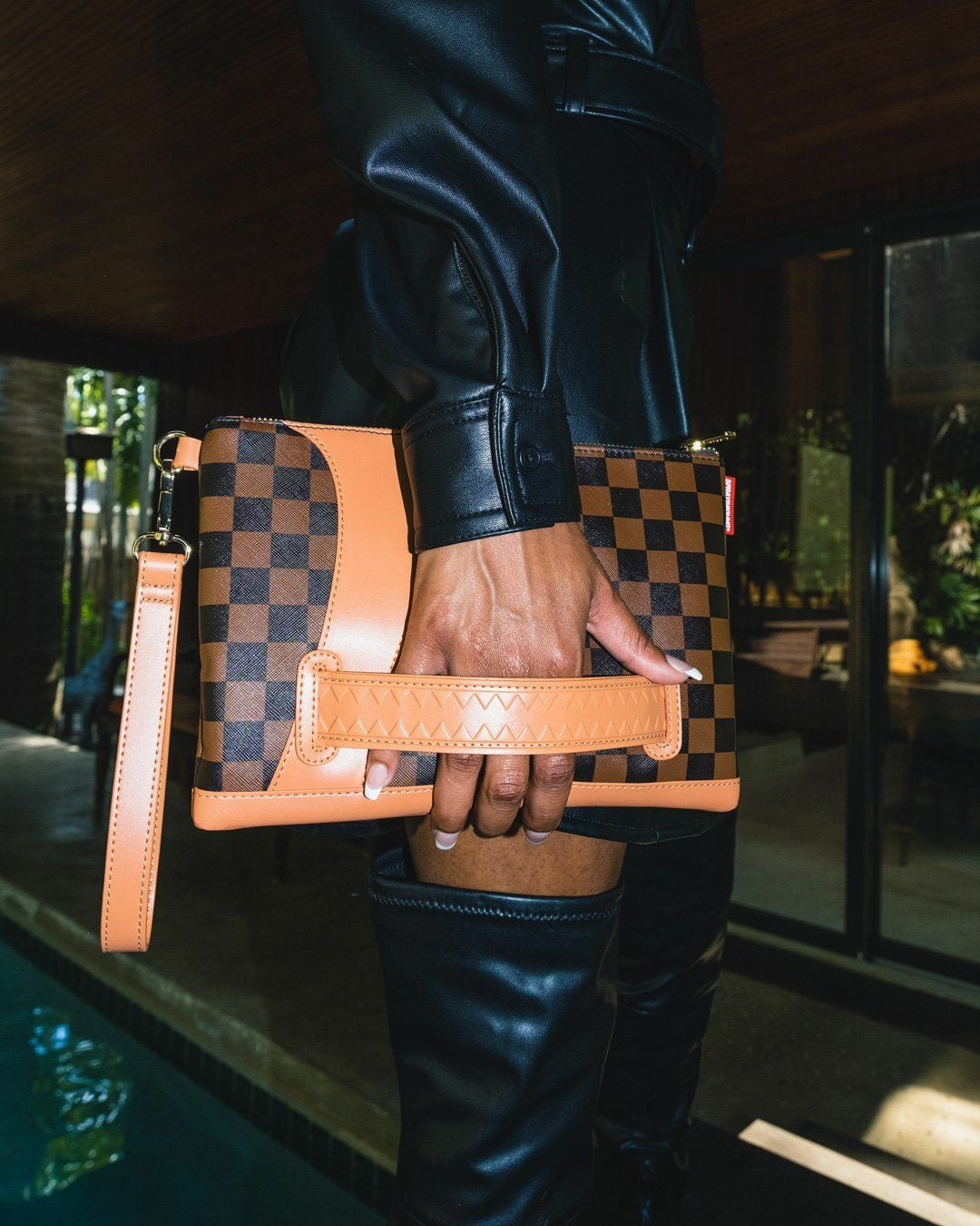 HENNY AIR TO THE THRONE CROSSOVER CLUTCH