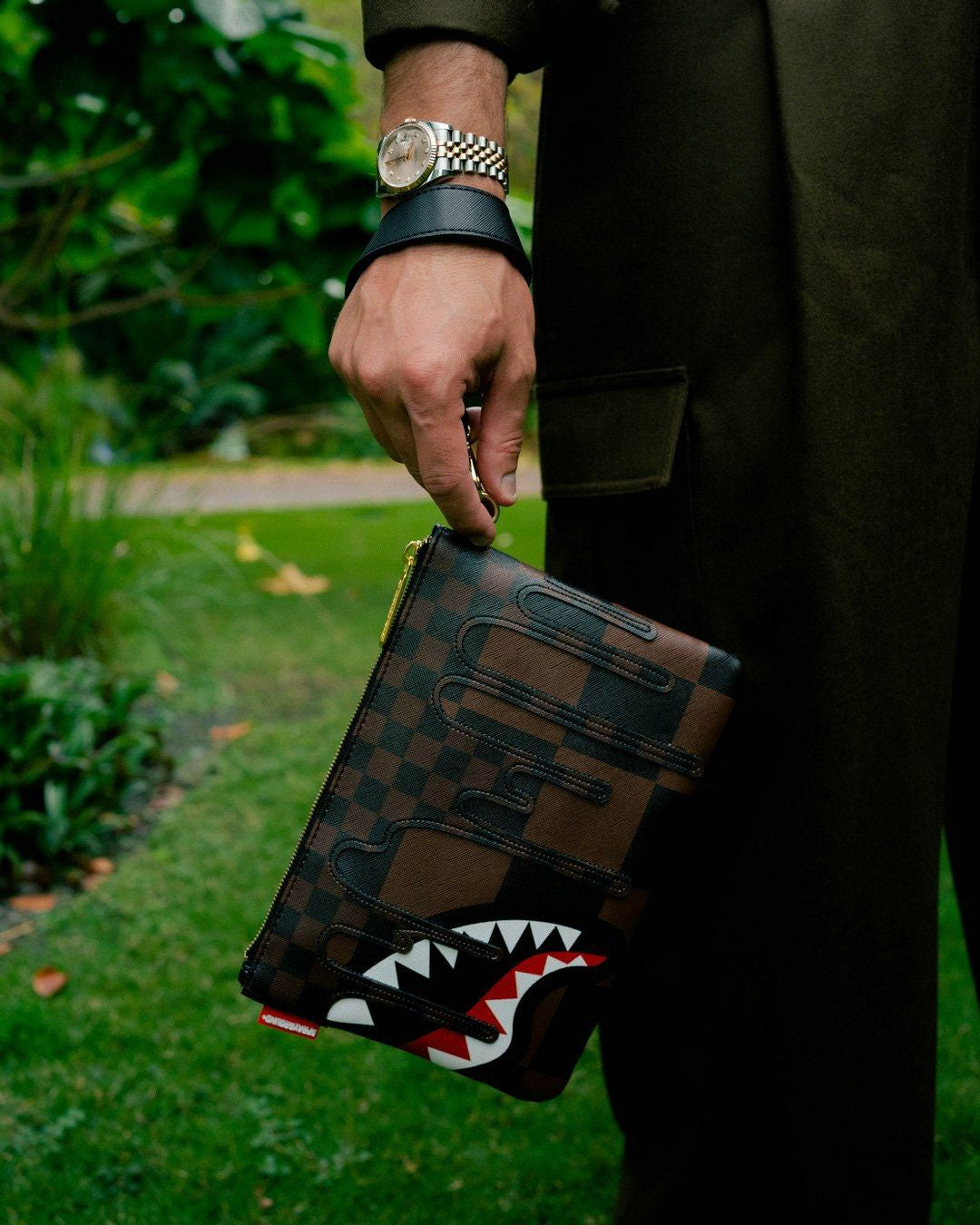 XTC SHARKS IN PARIS CROSSOVER CLUTCH