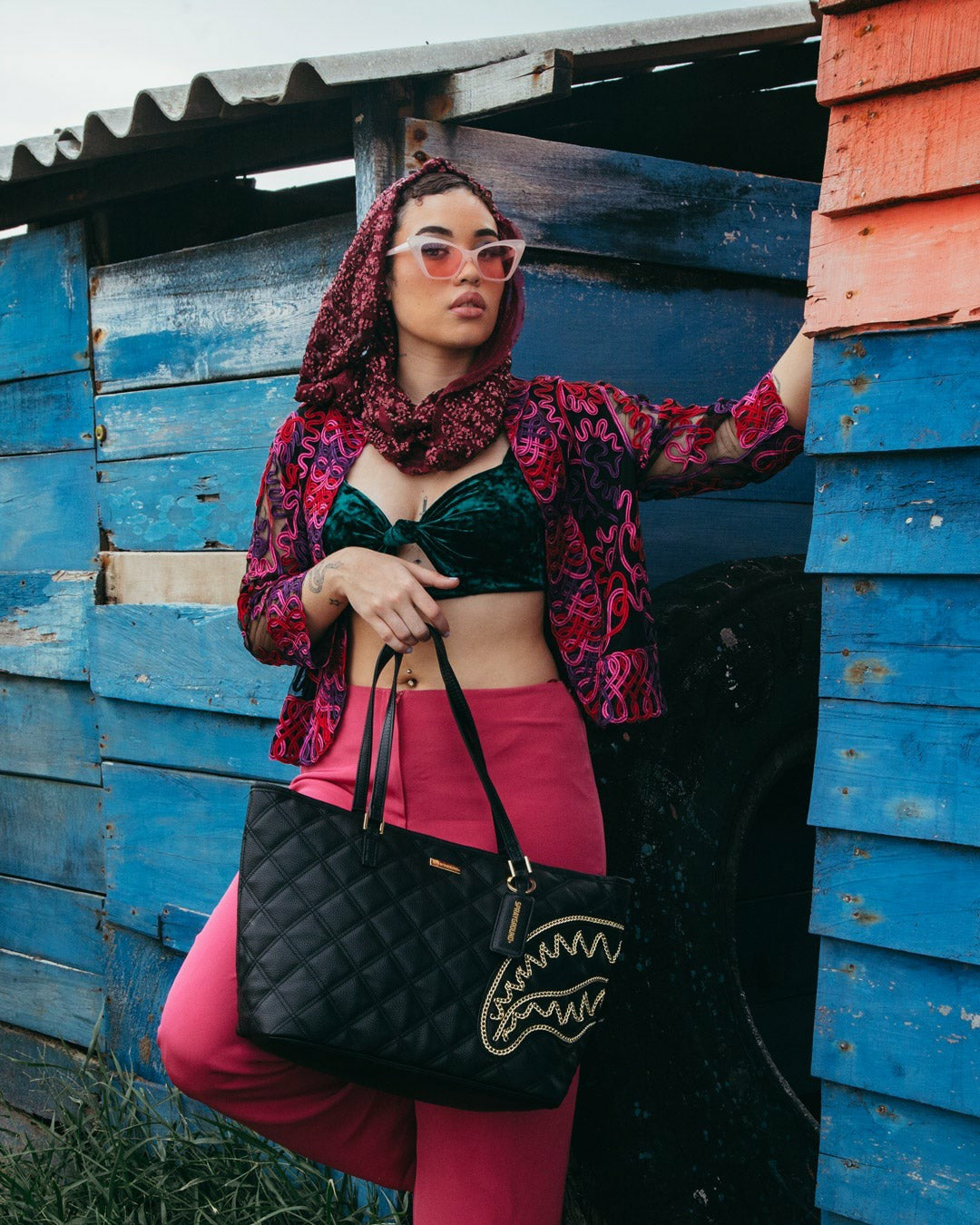 NOIR QUILT GOLD CHAIN SHARK TOTE