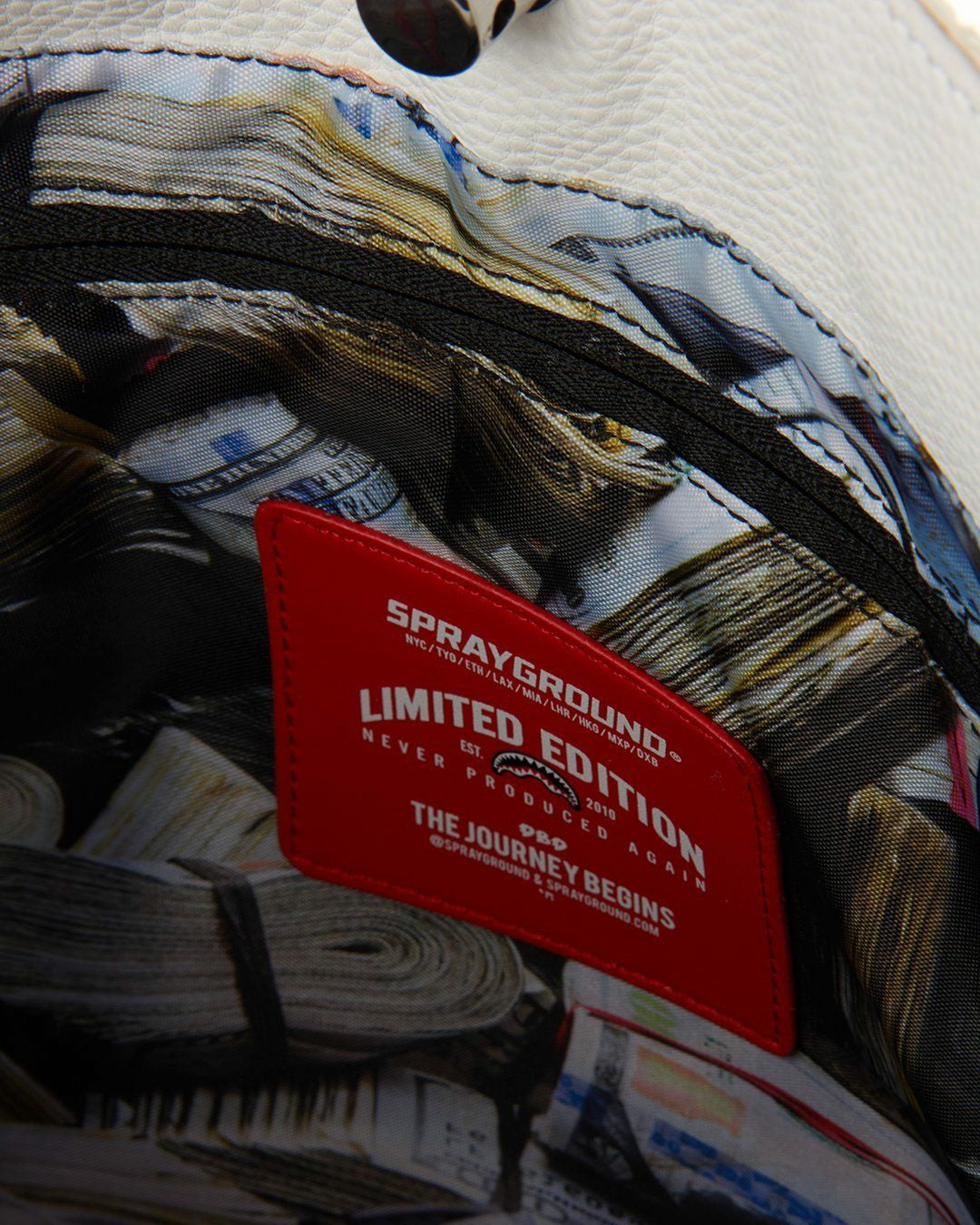 SHARKS OF THE WORLD TOTE