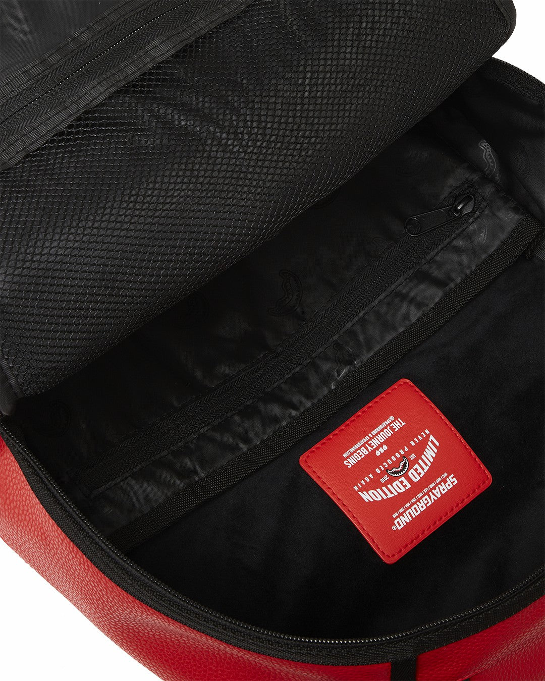 SHARK CENTRAL EMBOSSED DRIP DLXSV BACKPACK