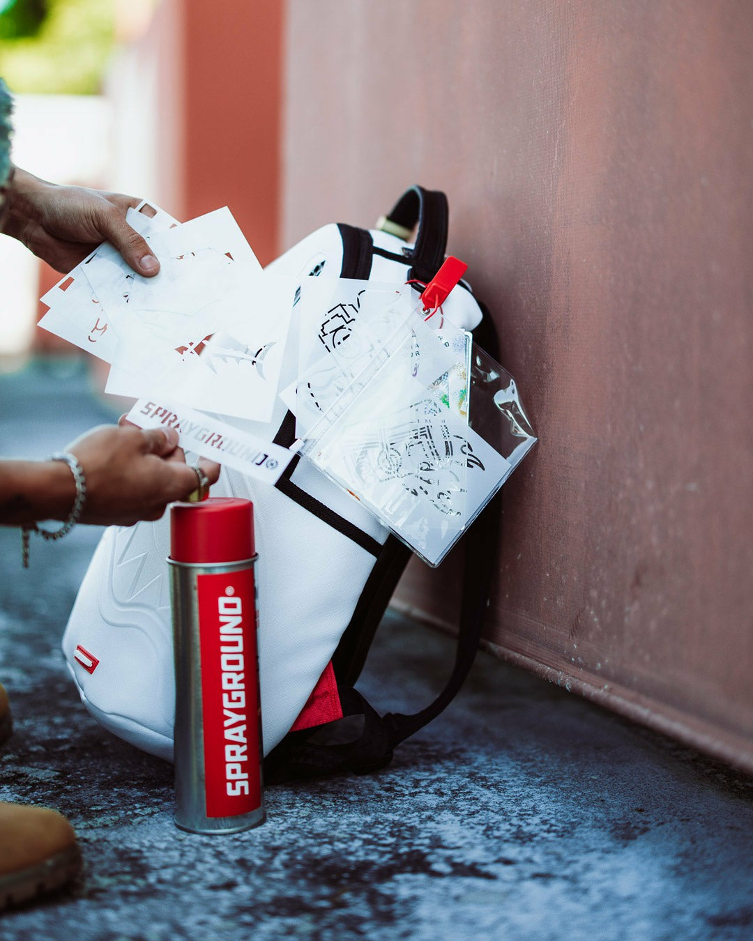 GRAFFITI ARTIST - DESIGN YOUR OWN BACKPACK - 9 STENCILS INCLUDED
